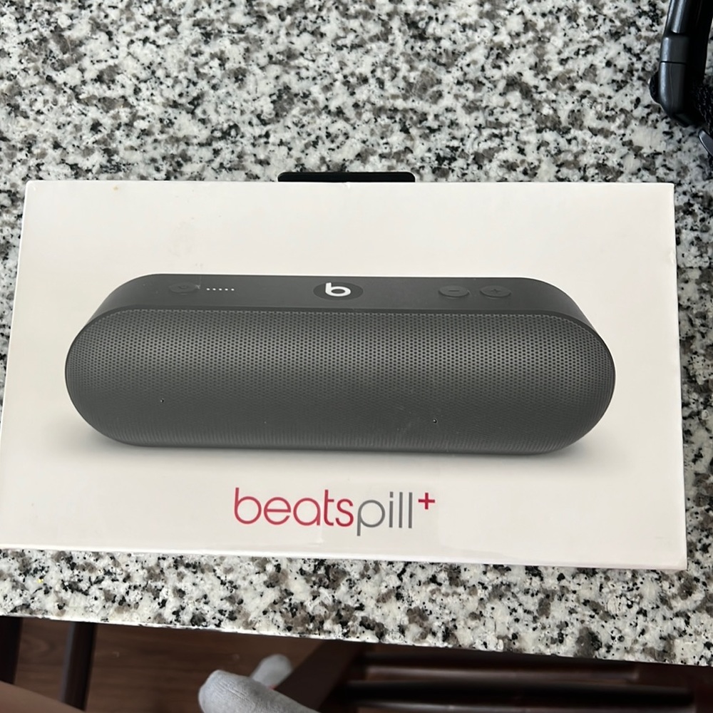Beats pill + speaker
